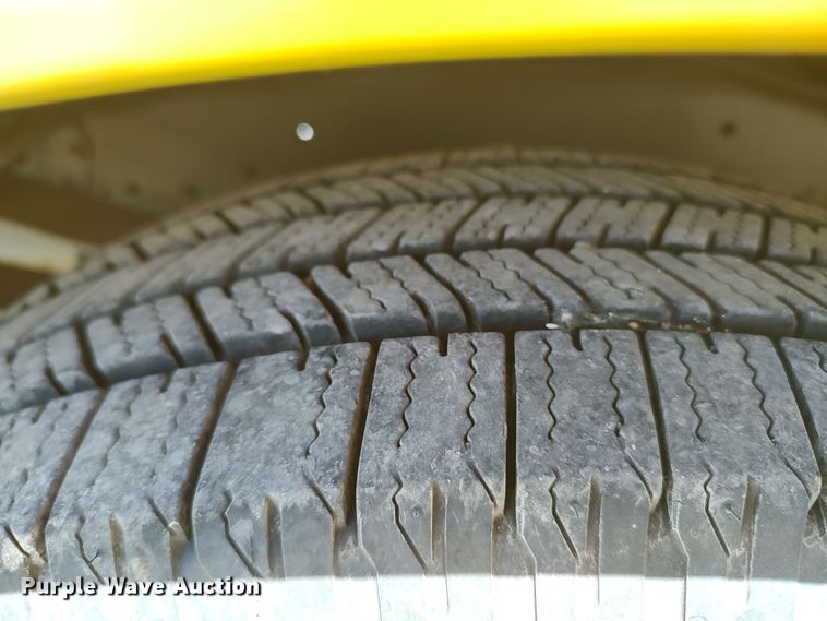 image for item LU9122 2015 Ford F350 Super Duty XL  utility bed pickup truck