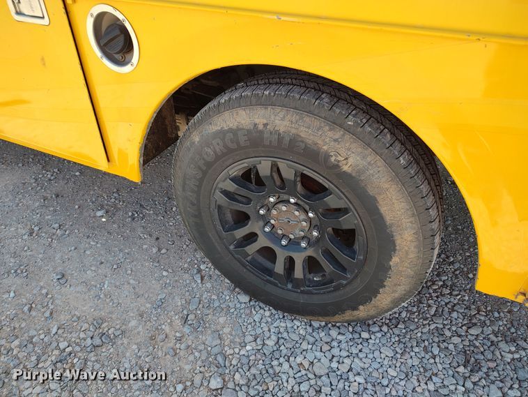 image for item LU9122 2015 Ford F350 Super Duty XL  utility bed pickup truck