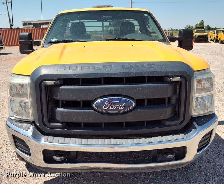 image for item LU9126 2015 Ford F350 Super Duty XL  utility bed pickup truck