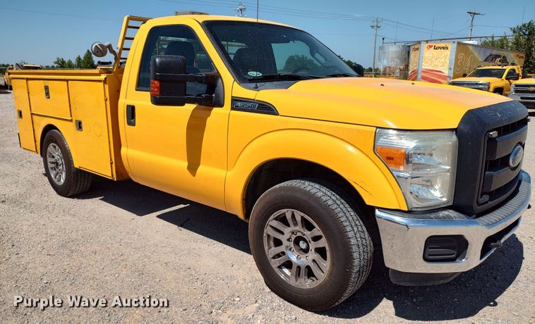 image for item LU9126 2015 Ford F350 Super Duty XL  utility bed pickup truck