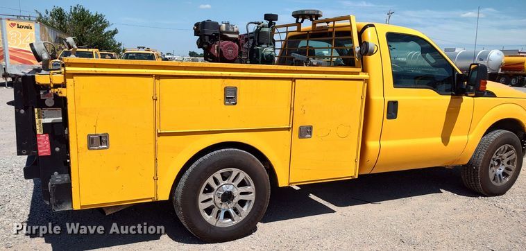 image for item LU9126 2015 Ford F350 Super Duty XL  utility bed pickup truck