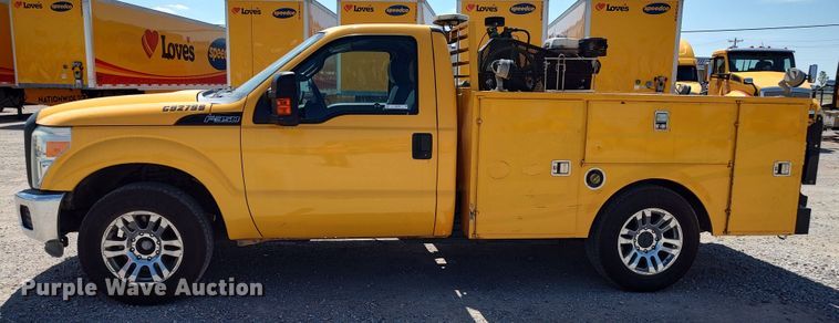 image for item LU9126 2015 Ford F350 Super Duty XL  utility bed pickup truck