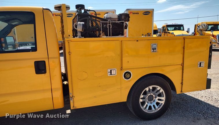 image for item LU9126 2015 Ford F350 Super Duty XL  utility bed pickup truck