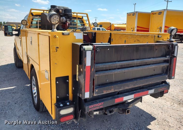 image for item LU9126 2015 Ford F350 Super Duty XL  utility bed pickup truck