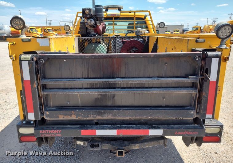 image for item LU9126 2015 Ford F350 Super Duty XL  utility bed pickup truck