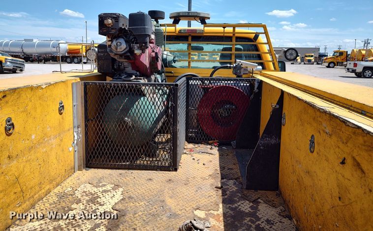 image for item LU9126 2015 Ford F350 Super Duty XL  utility bed pickup truck