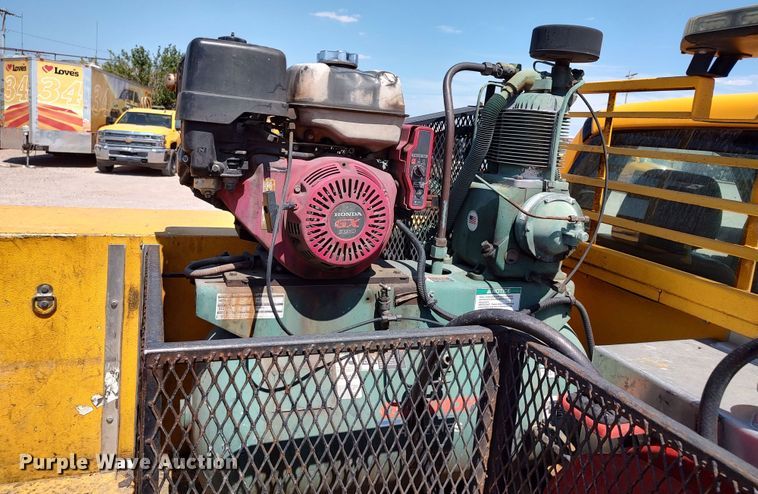 image for item LU9126 2015 Ford F350 Super Duty XL  utility bed pickup truck