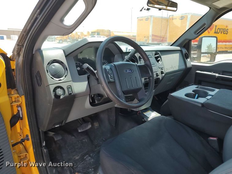 image for item LU9126 2015 Ford F350 Super Duty XL  utility bed pickup truck