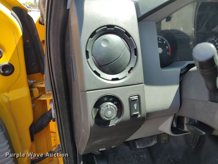 image for item LU9126 2015 Ford F350 Super Duty XL  utility bed pickup truck