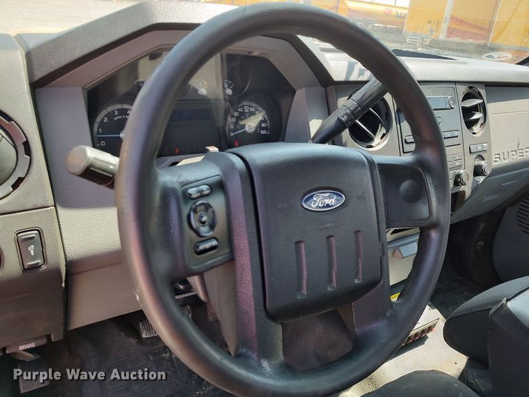 image for item LU9126 2015 Ford F350 Super Duty XL  utility bed pickup truck