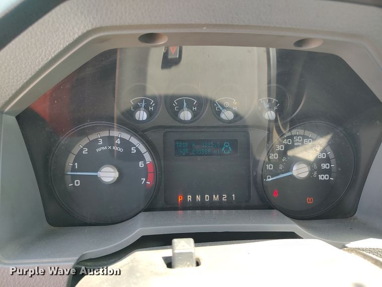 image for item LU9126 2015 Ford F350 Super Duty XL  utility bed pickup truck