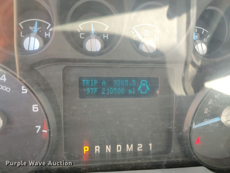 image for item LU9126 2015 Ford F350 Super Duty XL  utility bed pickup truck