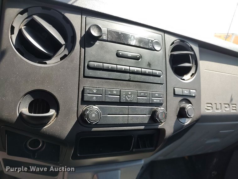 image for item LU9126 2015 Ford F350 Super Duty XL  utility bed pickup truck