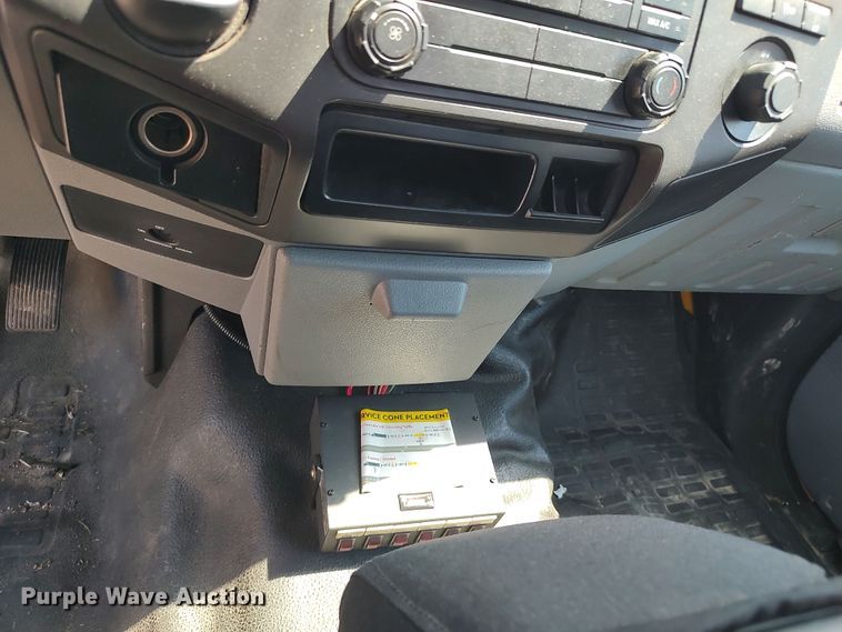 image for item LU9126 2015 Ford F350 Super Duty XL  utility bed pickup truck