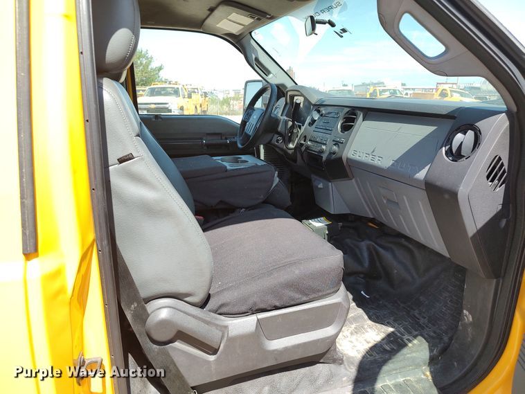 image for item LU9126 2015 Ford F350 Super Duty XL  utility bed pickup truck