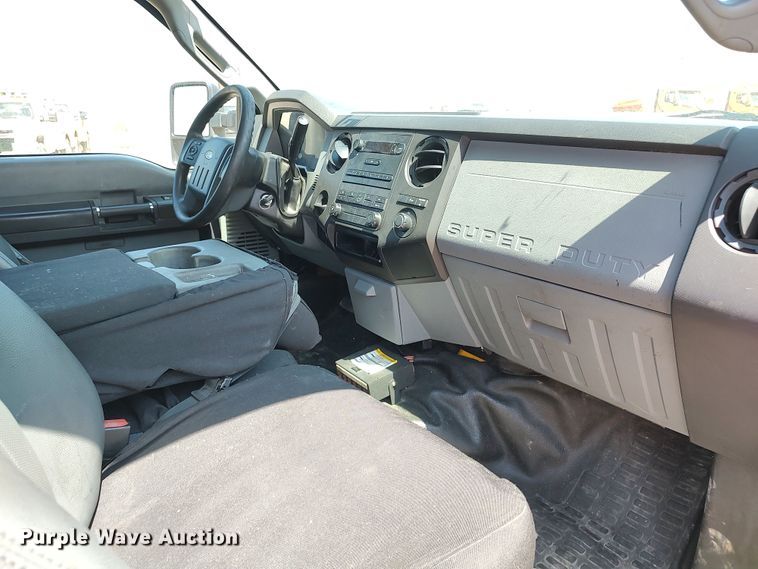 image for item LU9126 2015 Ford F350 Super Duty XL  utility bed pickup truck