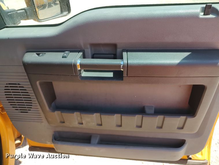 image for item LU9126 2015 Ford F350 Super Duty XL  utility bed pickup truck