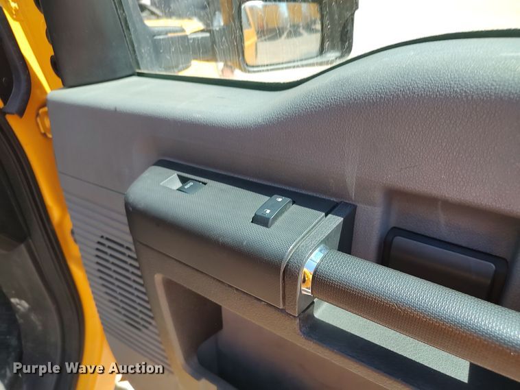 image for item LU9126 2015 Ford F350 Super Duty XL  utility bed pickup truck