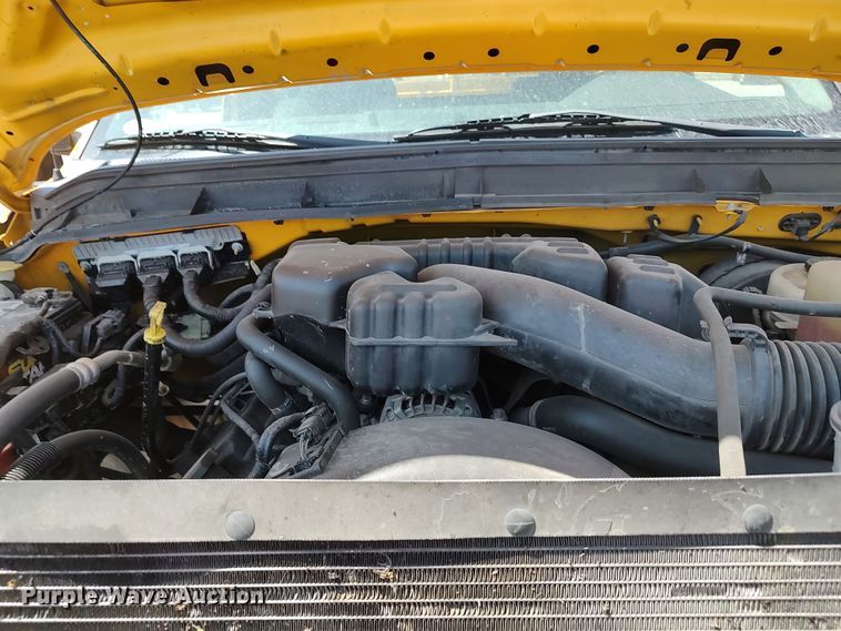 image for item LU9126 2015 Ford F350 Super Duty XL  utility bed pickup truck