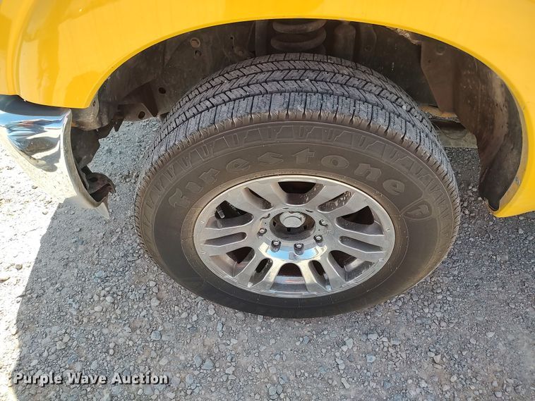 image for item LU9126 2015 Ford F350 Super Duty XL  utility bed pickup truck