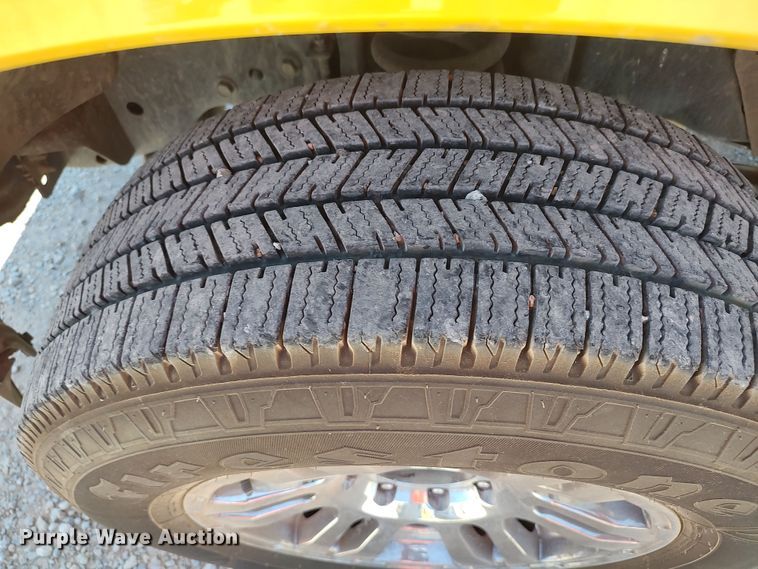 image for item LU9126 2015 Ford F350 Super Duty XL  utility bed pickup truck