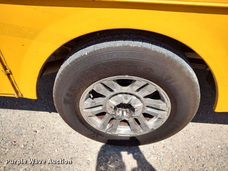 image for item LU9126 2015 Ford F350 Super Duty XL  utility bed pickup truck