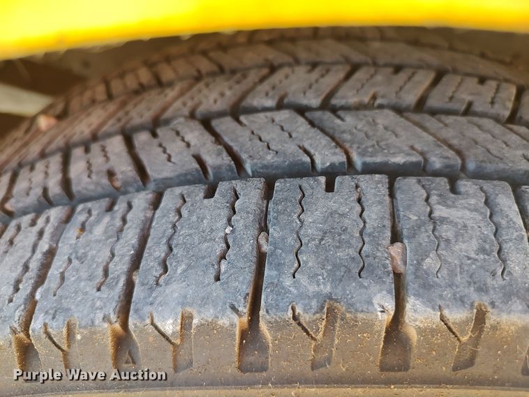 image for item LU9126 2015 Ford F350 Super Duty XL  utility bed pickup truck