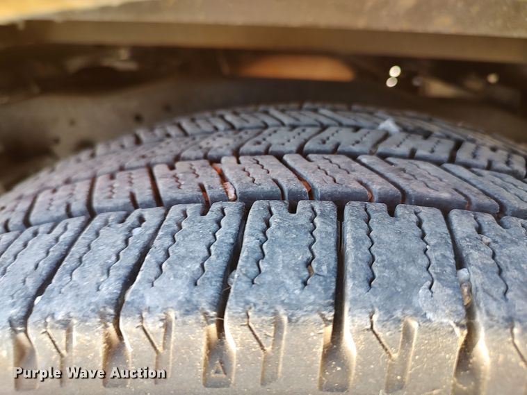 image for item LU9126 2015 Ford F350 Super Duty XL  utility bed pickup truck