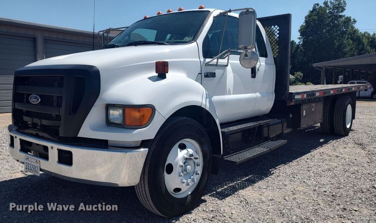 image for item LU9136 2006 Ford F650  SuperCab flatbed truck