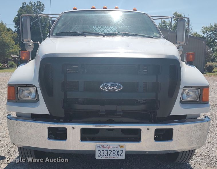 image for item LU9136 2006 Ford F650  SuperCab flatbed truck