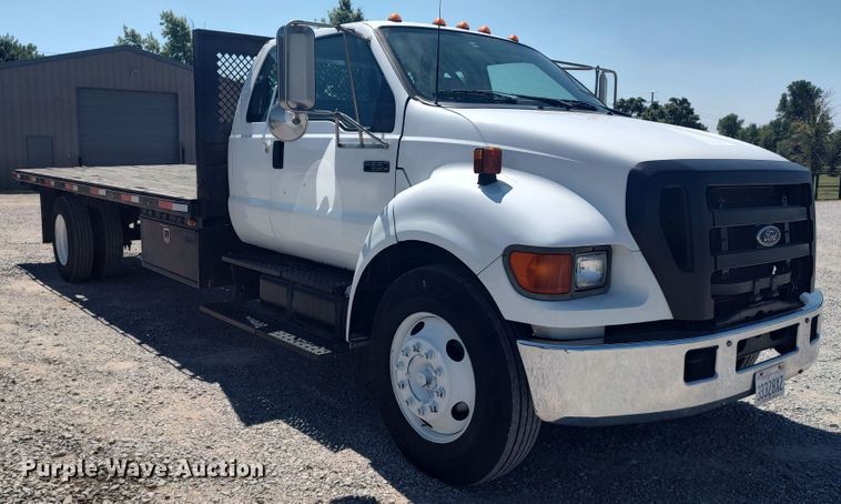 image for item LU9136 2006 Ford F650  SuperCab flatbed truck