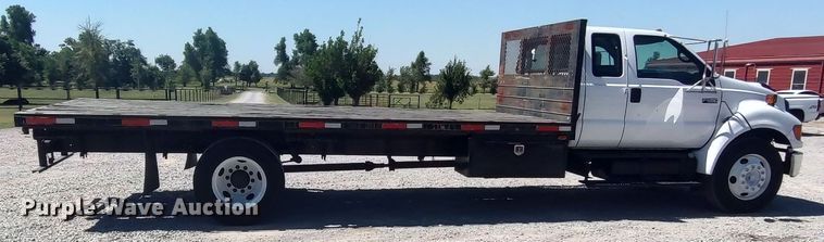 image for item LU9136 2006 Ford F650  SuperCab flatbed truck