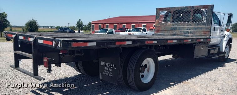 image for item LU9136 2006 Ford F650  SuperCab flatbed truck