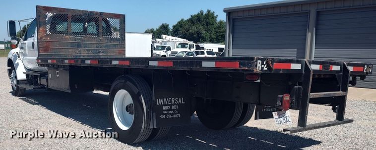 image for item LU9136 2006 Ford F650  SuperCab flatbed truck