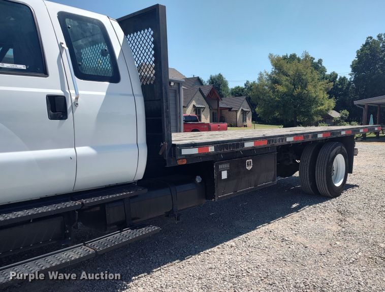 image for item LU9136 2006 Ford F650  SuperCab flatbed truck