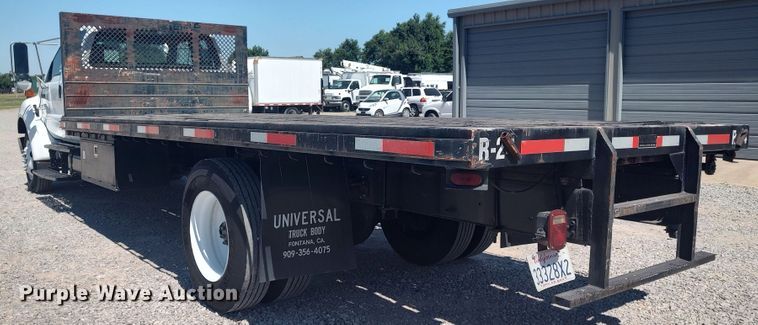 image for item LU9136 2006 Ford F650  SuperCab flatbed truck