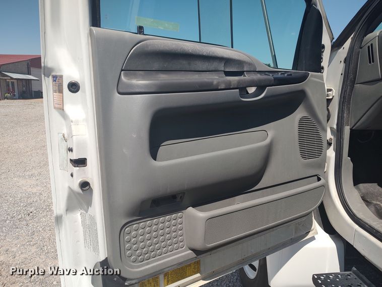 image for item LU9136 2006 Ford F650  SuperCab flatbed truck