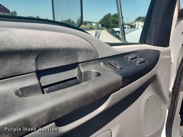 image for item LU9136 2006 Ford F650  SuperCab flatbed truck