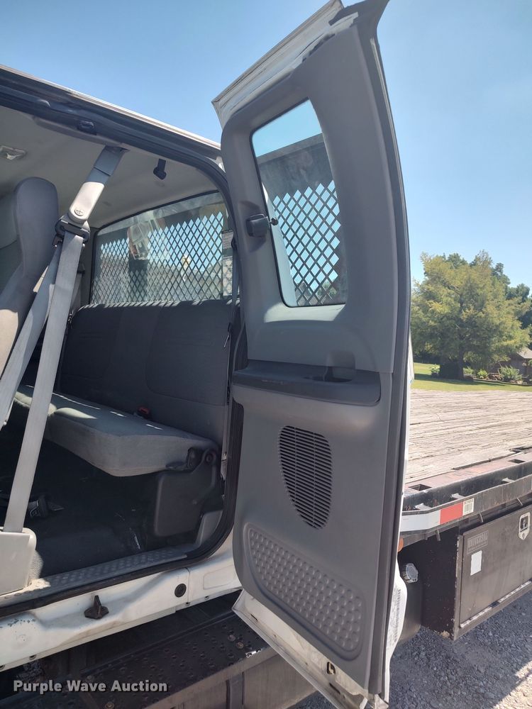 image for item LU9136 2006 Ford F650  SuperCab flatbed truck