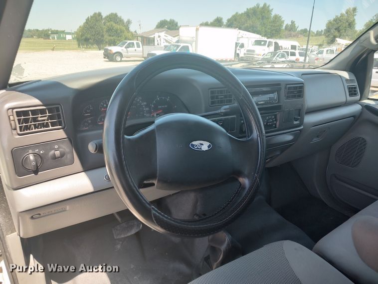 image for item LU9136 2006 Ford F650  SuperCab flatbed truck