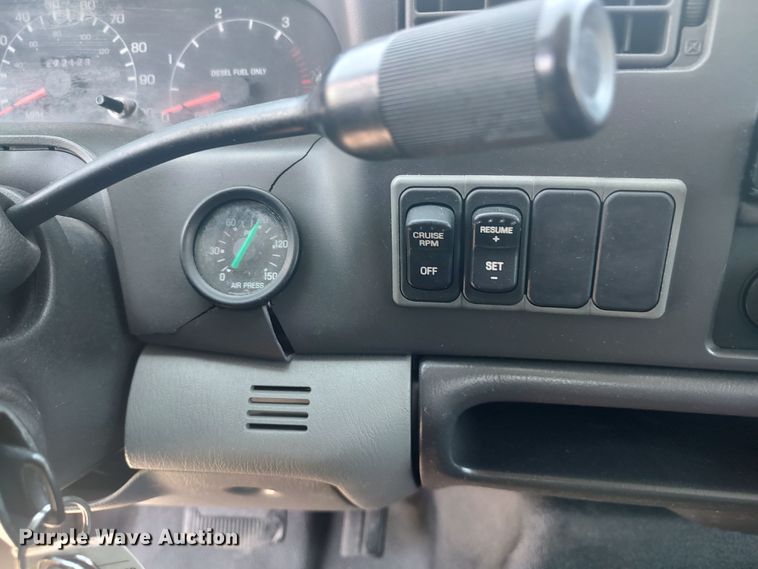 image for item LU9136 2006 Ford F650  SuperCab flatbed truck