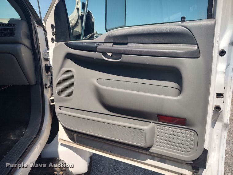 image for item LU9136 2006 Ford F650  SuperCab flatbed truck