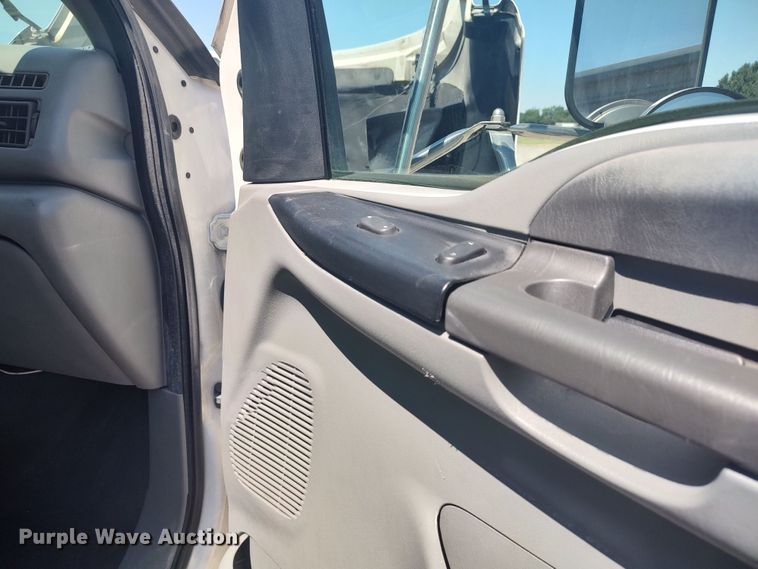 image for item LU9136 2006 Ford F650  SuperCab flatbed truck