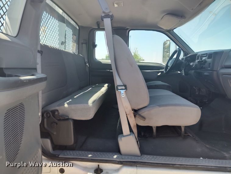 image for item LU9136 2006 Ford F650  SuperCab flatbed truck