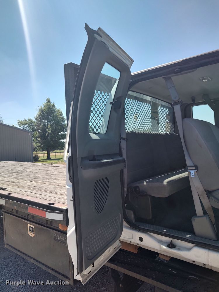 image for item LU9136 2006 Ford F650  SuperCab flatbed truck