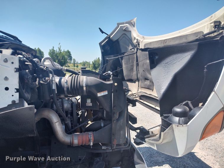 image for item LU9136 2006 Ford F650  SuperCab flatbed truck