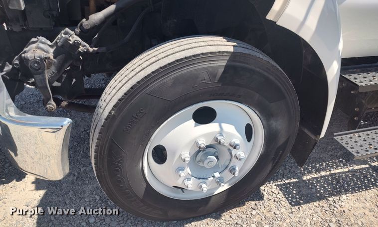 image for item LU9136 2006 Ford F650  SuperCab flatbed truck