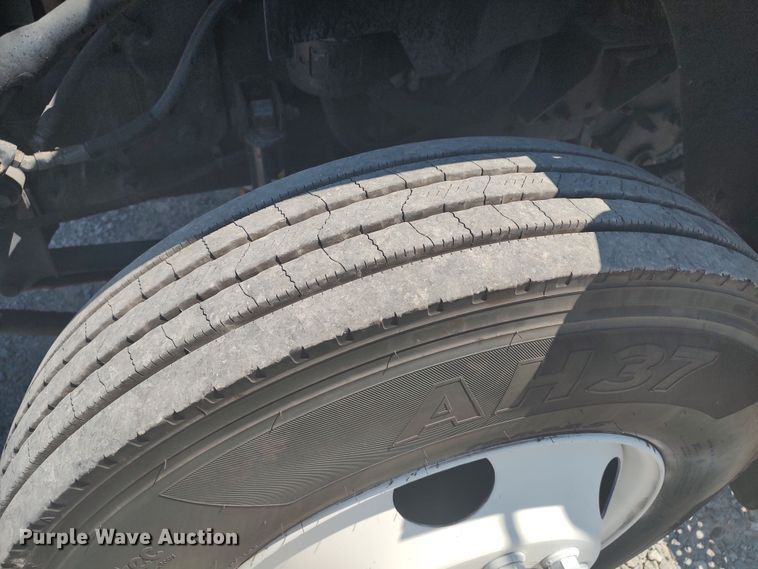 image for item LU9136 2006 Ford F650  SuperCab flatbed truck