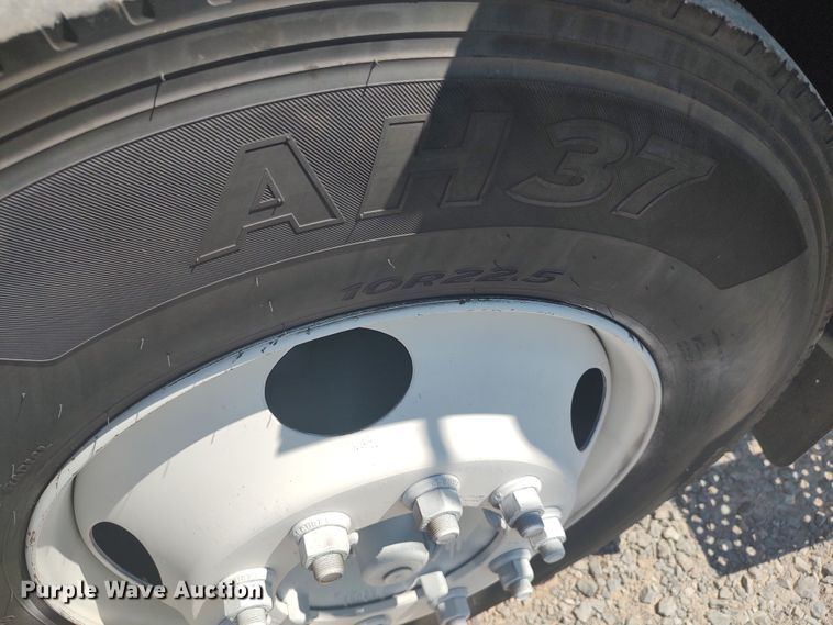 image for item LU9136 2006 Ford F650  SuperCab flatbed truck