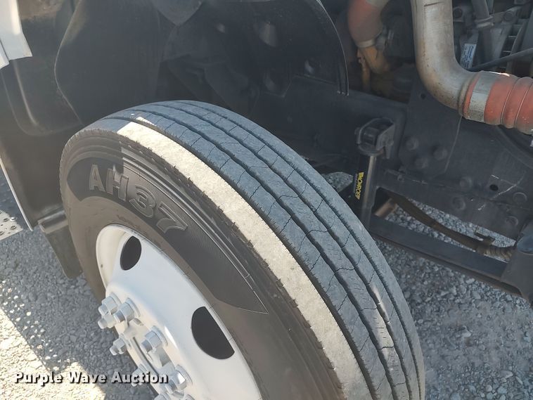 image for item LU9136 2006 Ford F650  SuperCab flatbed truck